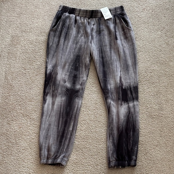 Socialite Women’s Black and Gray Joggers NWT size Large - Picture 1 of 7